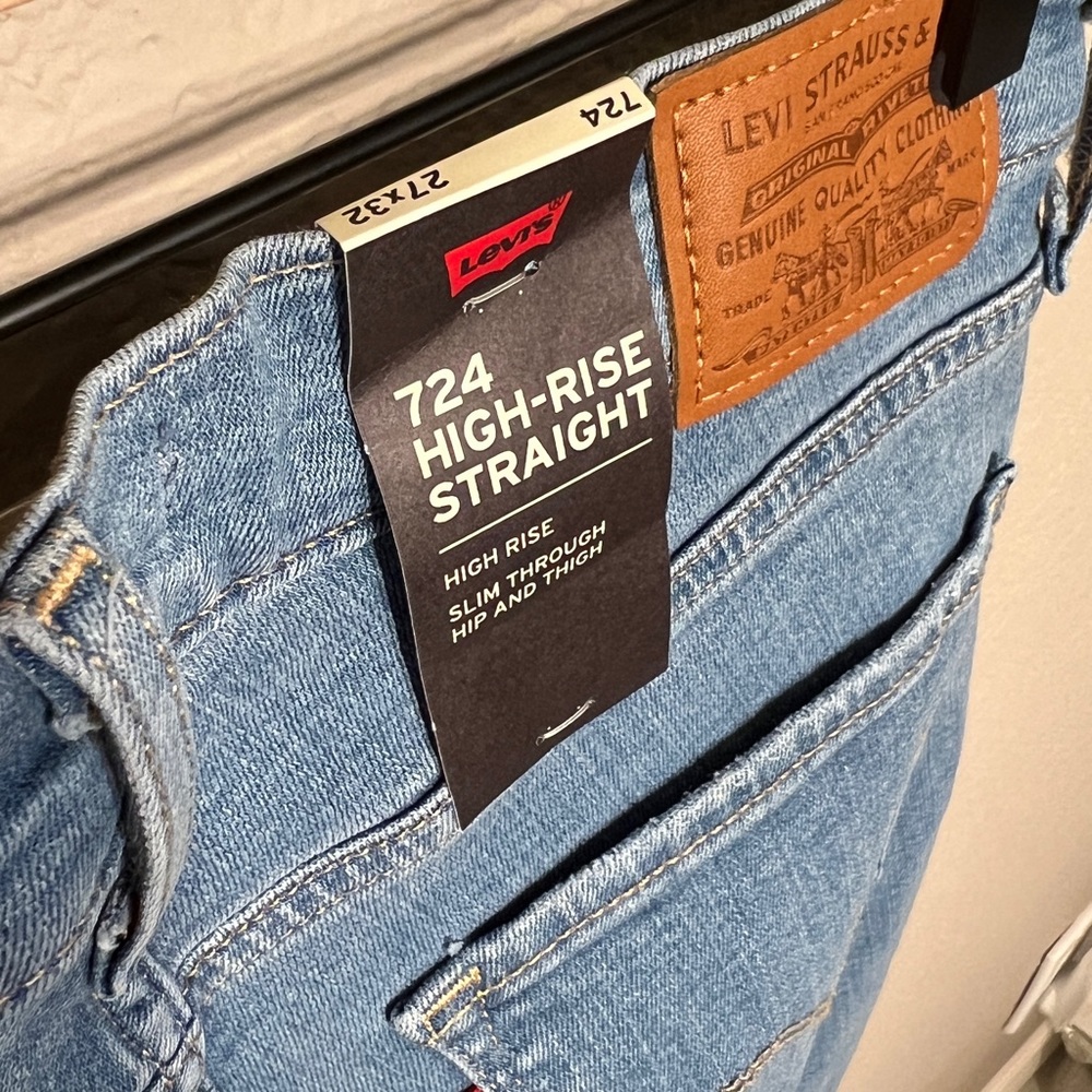 Levi’s | NWT Women’s 724 High Rise Straight Leg Jeans - Light Wash - Picture 7 of 13